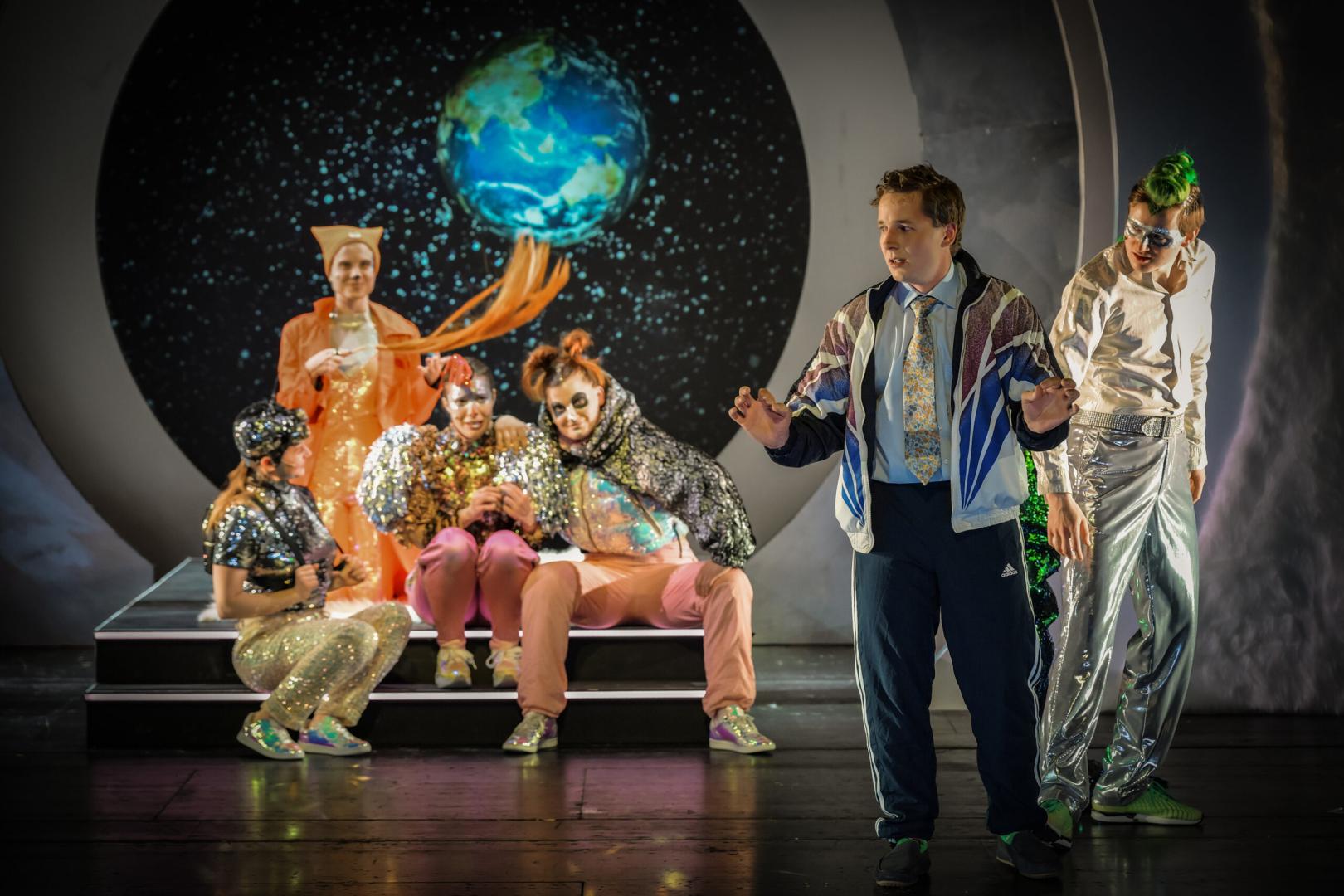 Simion Martin in der Rolle Boris Baumann in Planet B