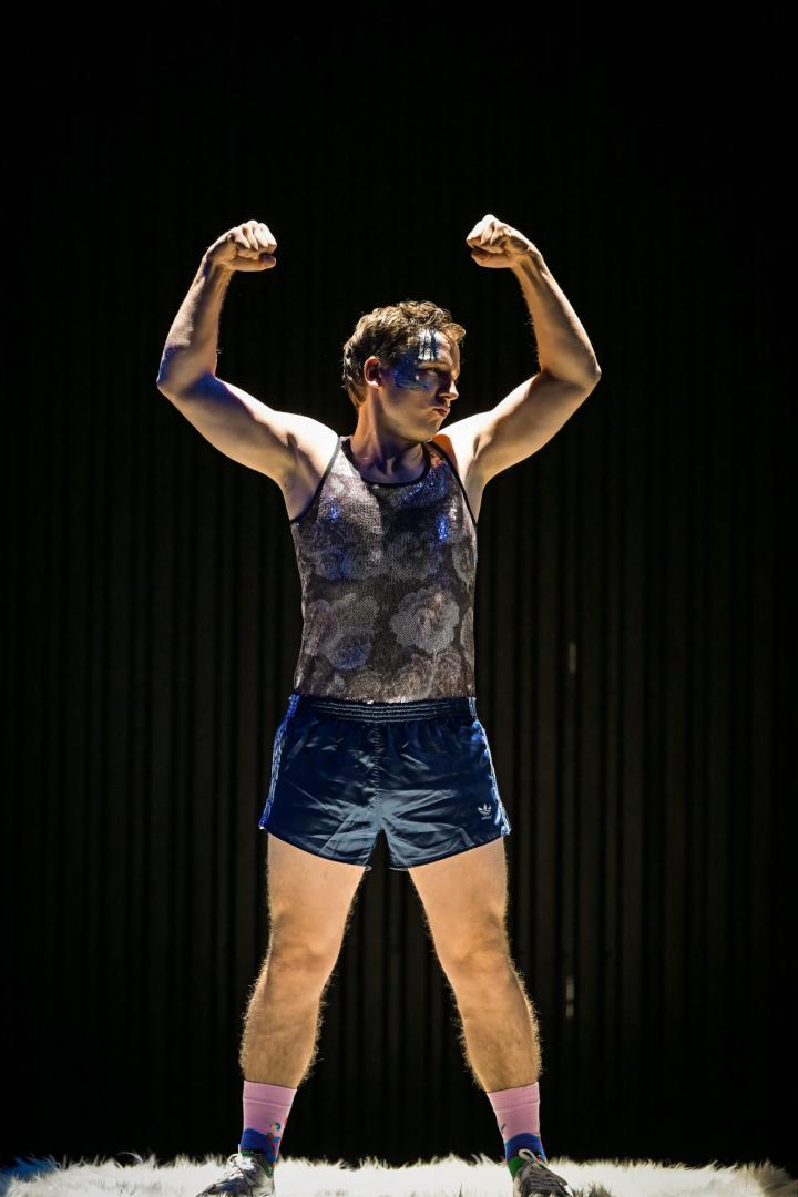 Simion Martin in der Rolle Boris Baumann in Planet B