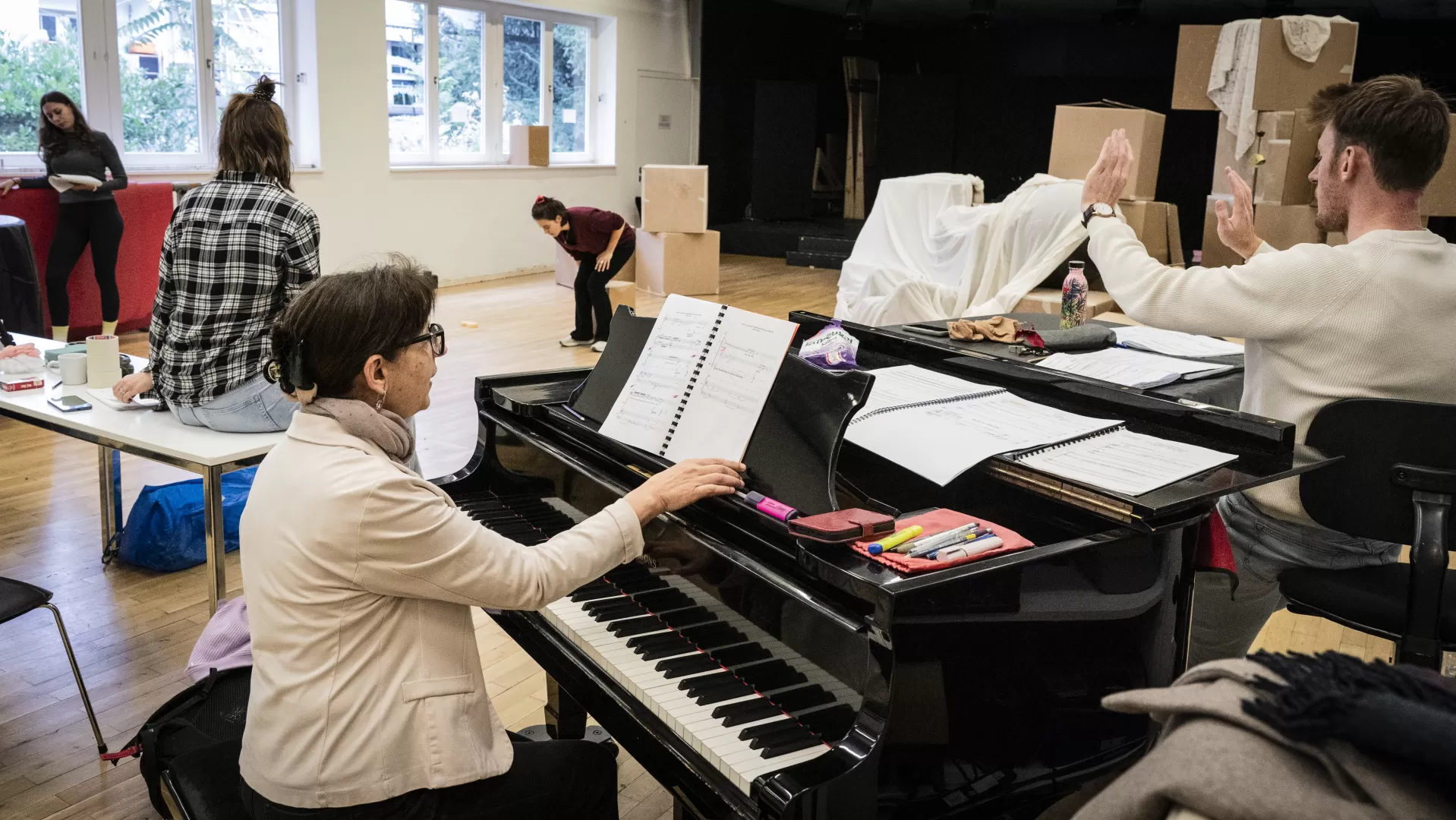 Eine Musiktheaterprobe aus Sicht der Korrepetitorin und des Dirigenten