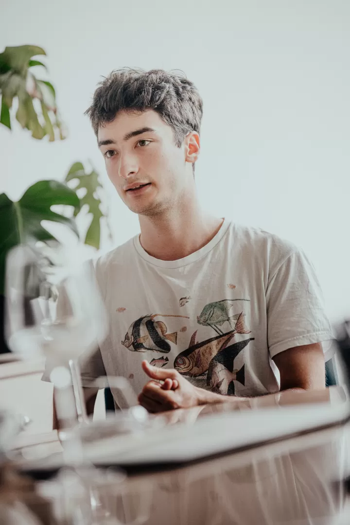 Elias Ohly während des Gesprächs