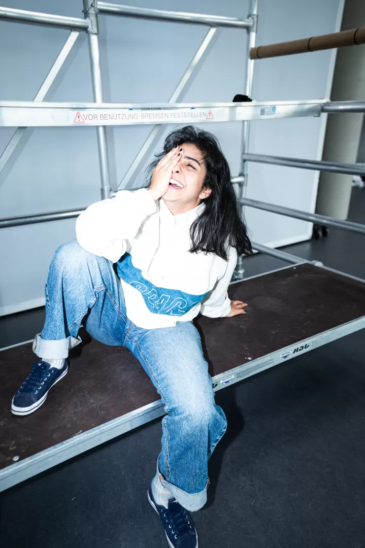 Frau in Jogginganzug.