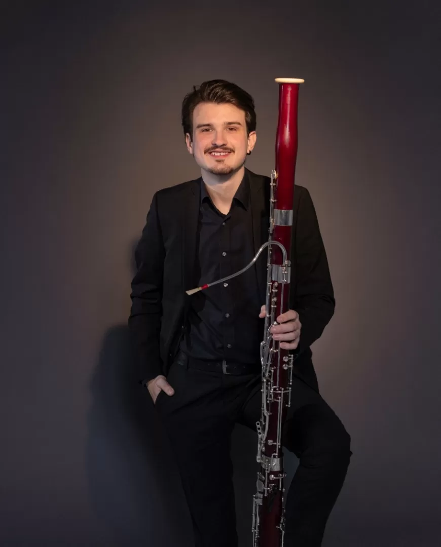 Masterstudent Tobias Reikow mit seinem Fagott