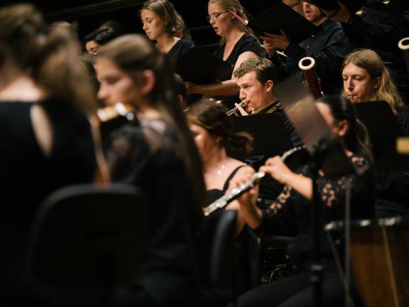Ausschnitt aus dem Orchester beim gemeinsamen Konzert von Chor und Orchester
