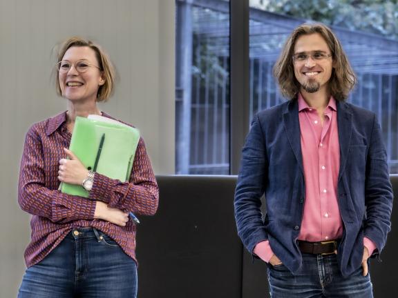 Katta ayollarning guruh pornosi