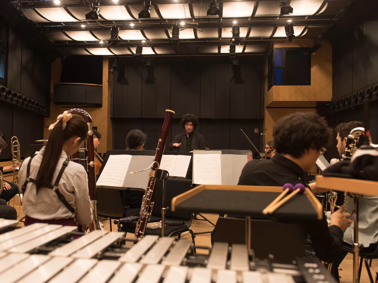 Blick aus dem Ensemble auf den Dirigenten