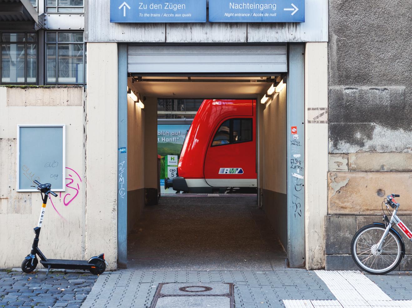 Seiteneingang des Frankfurter Hauptbahnhofs