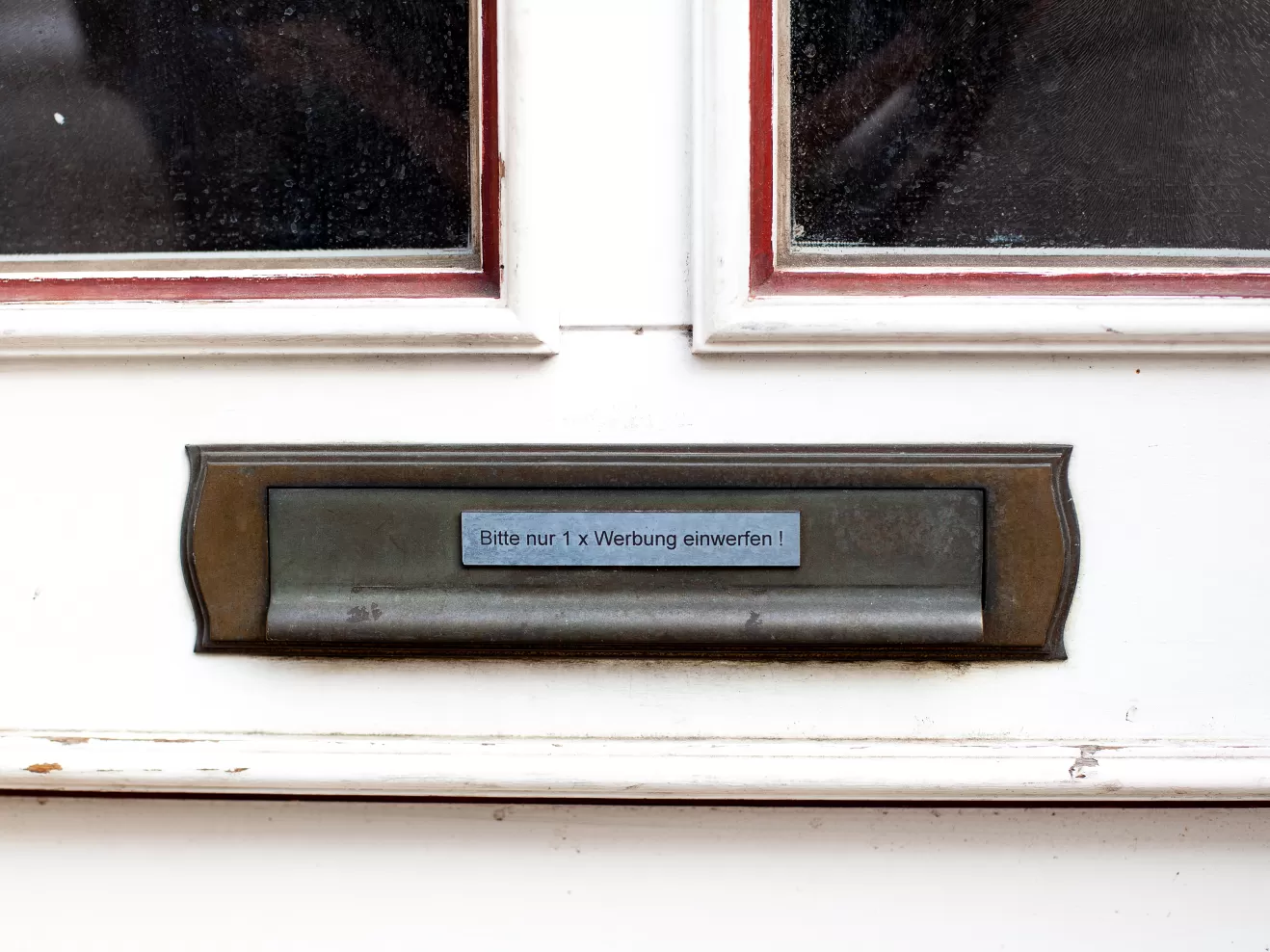 Ein Briefkasten mit der Aufschrift "Bitte nur 1x Werbung einwerfen"