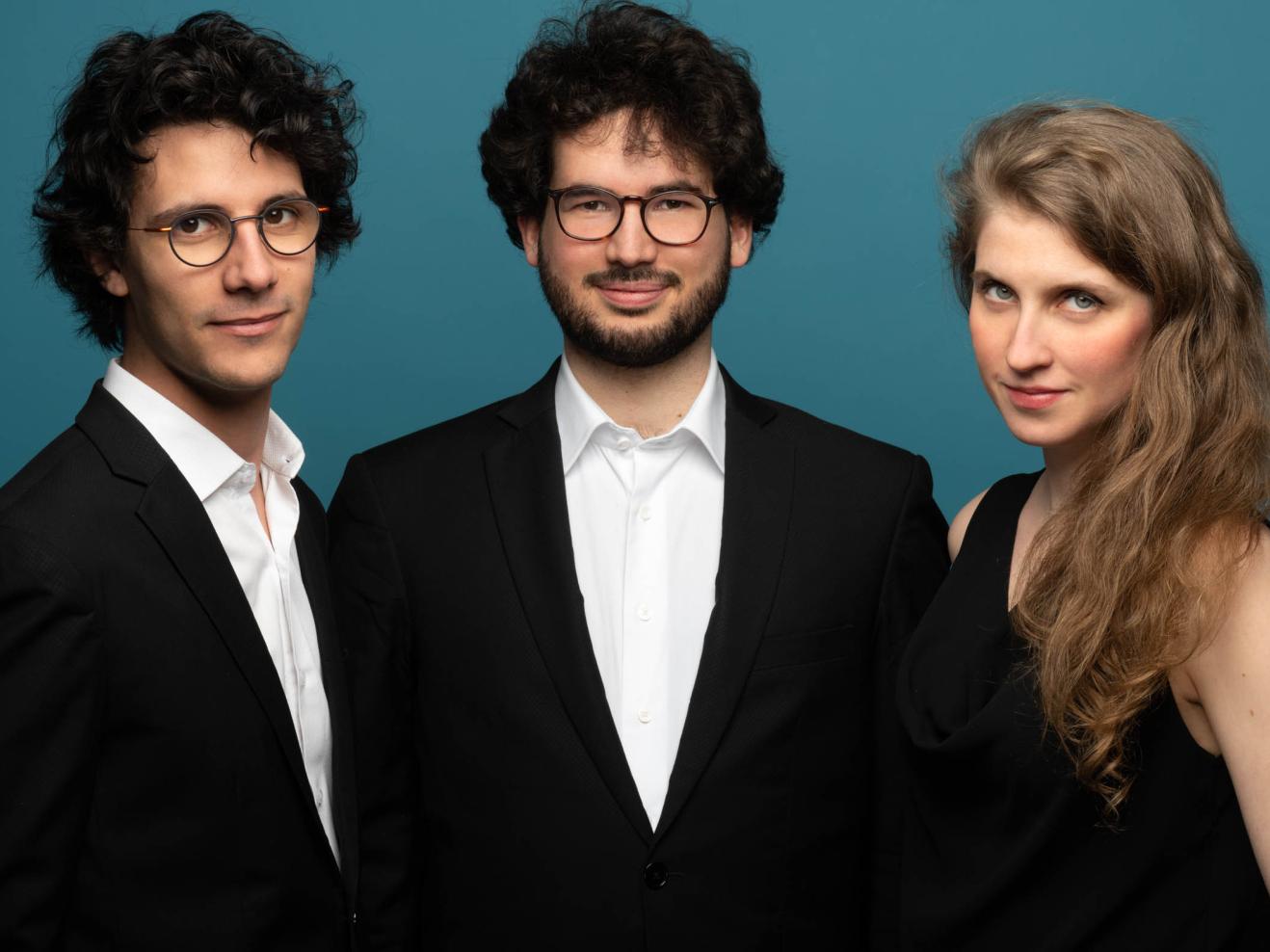 Die drei Musiker*innen des Trio Ernest