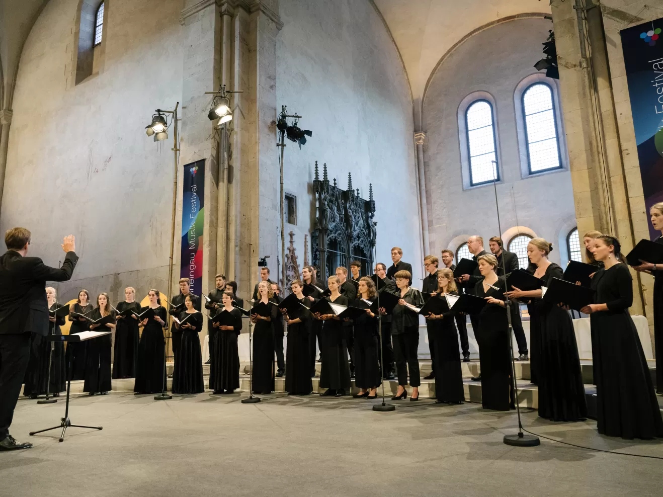 Ein Auftritt des Kammerchors im Kloster Eberbach im Rahmen des Rheingau Musik Festivals