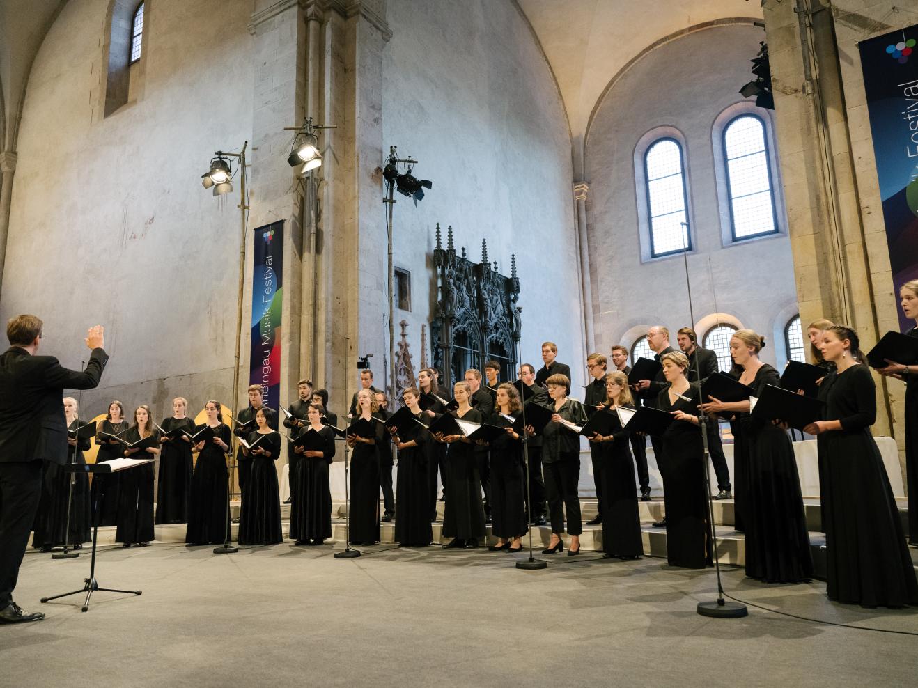 Ein Auftritt des Kammerchors im Kloster Eberbach im Rahmen des Rheingau Musik Festivals
