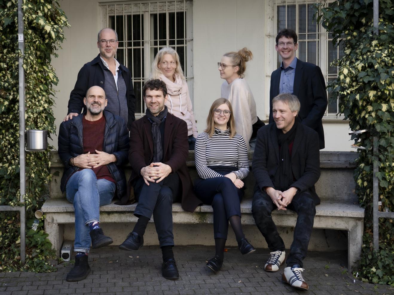 Begegnung beim HfMDK Welcome Day: Neue Professorinnen und Professoren der vergangenen Semester und einige jüngste „Neuzugänge“; v.li. oben nach re. oben.: Jaan Bossier, Brigitte Maria Bertele, Daniela Lieb (Eintritt Okt. 2021), Dr. Florian Kolb (Eintritt Okt. 2021); v.li. unten nach re. unten.: Martin Nachbar (Eintritt April 2020), Hansjacob Staemmler (Eintritt April 2021), Nathalie Dahme, Dr. Ulrich Kreppein 