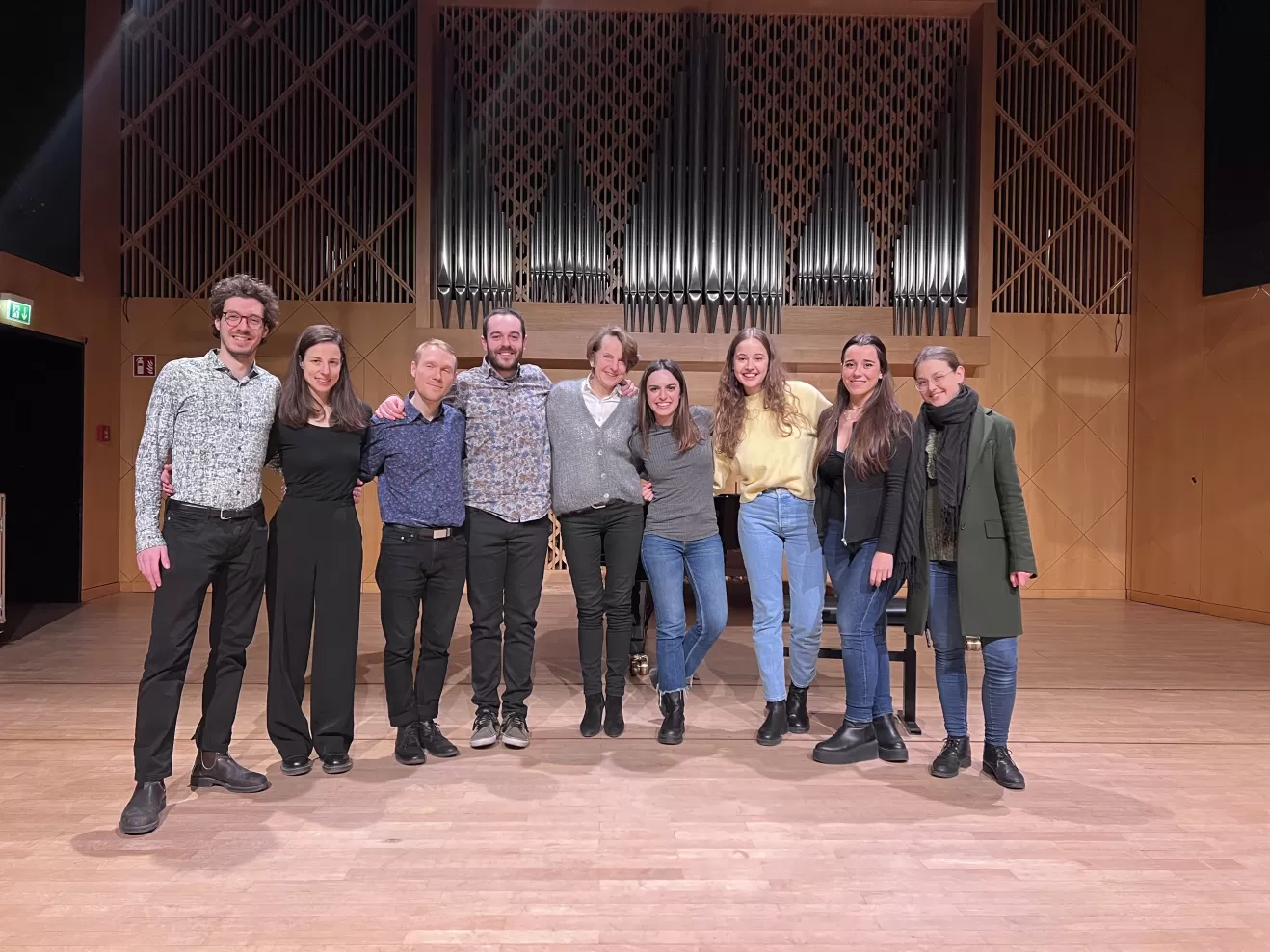 Gruppenfoto der zwei Preisträger-Ensembles 2022