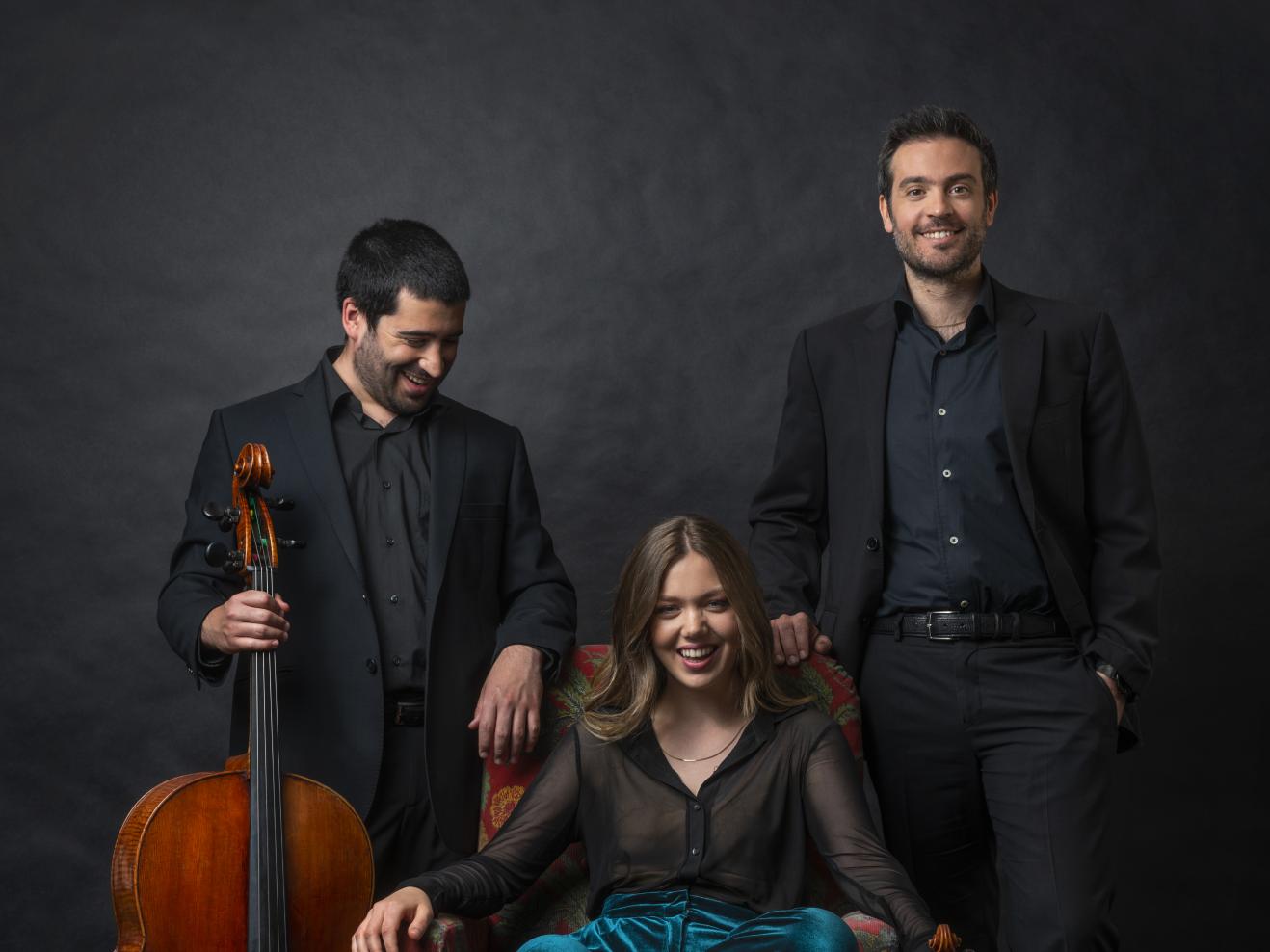 Die drei Musiker*innen des Trio Orelin