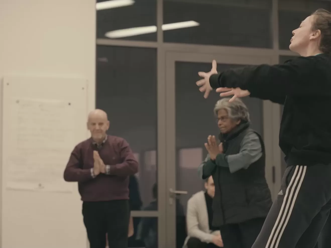 Tanzworkshop: Trainerin Alessandra Corti leitet Bewegungen an