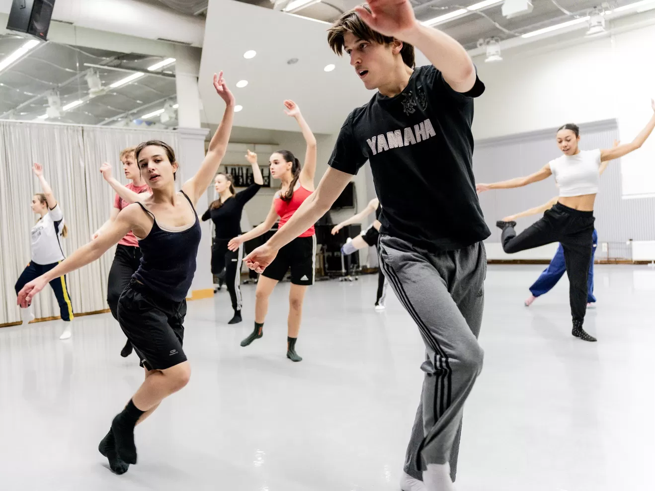 Tänzer:innen in der Bewegung