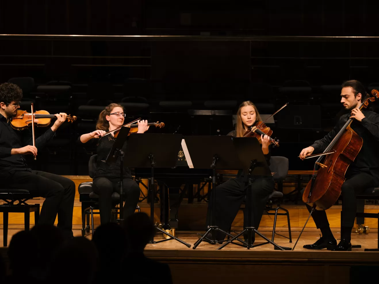 Das Ráron Quartett spielt auf der Bühne des Großen Saals