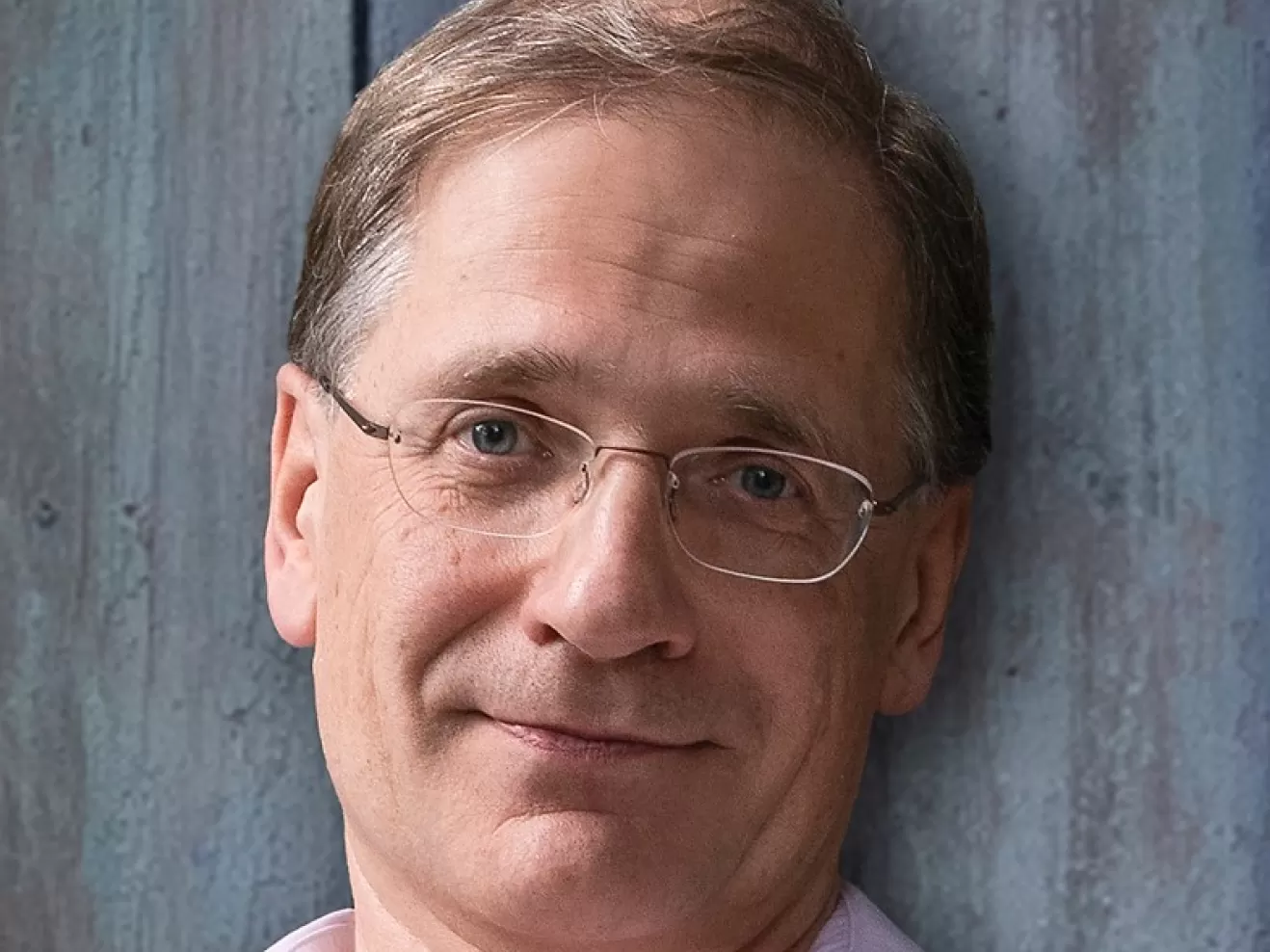 Portrait einer männlichen Person mit Brille 