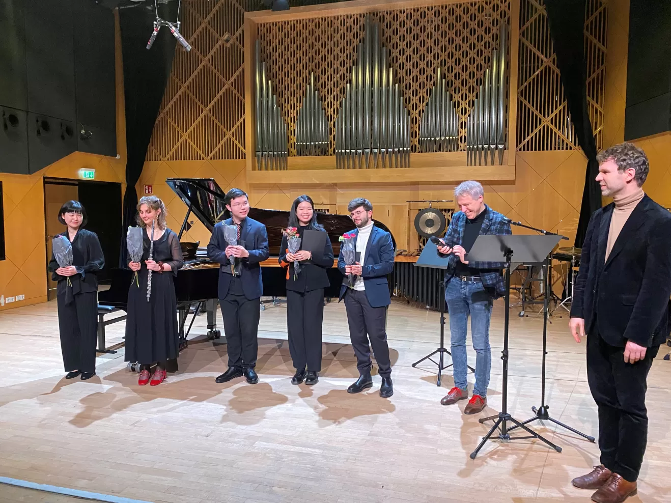 Preisträger*innen auf der Bühne