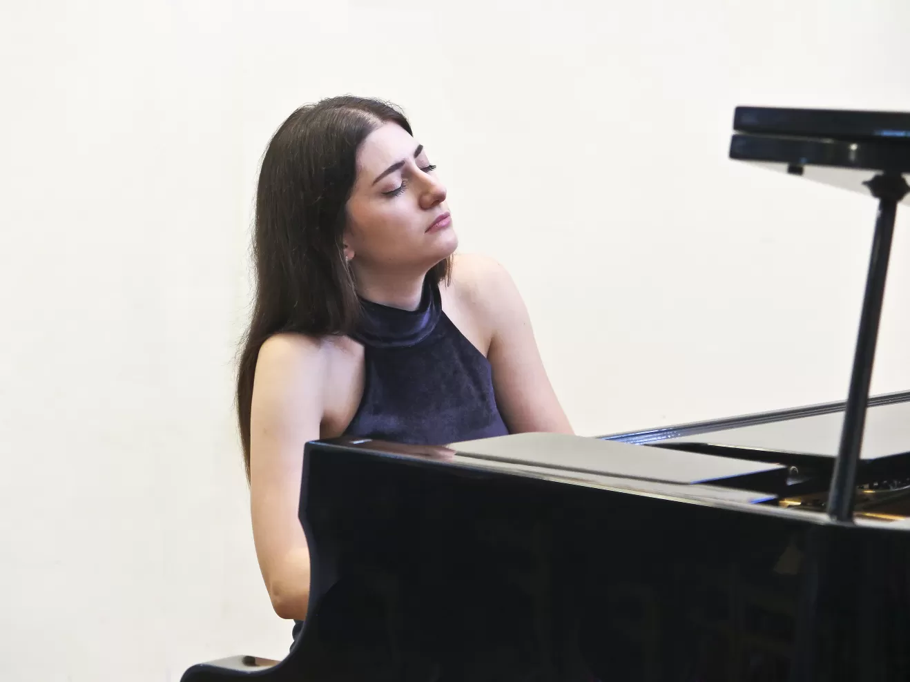 Arevik Beglaryan am Klavier