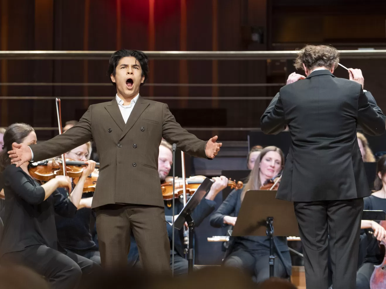 Nathan Fischer singt beim Abschlusskonzert des Meisterkurses mit Diana Damrau
