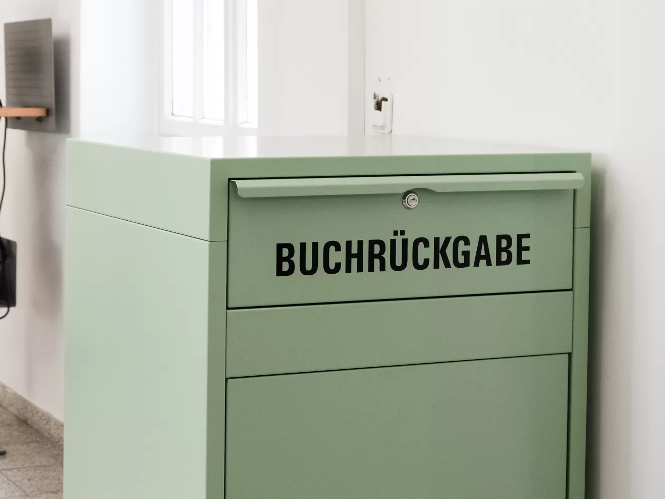 Die Medienrückgabebox der Bibliothek