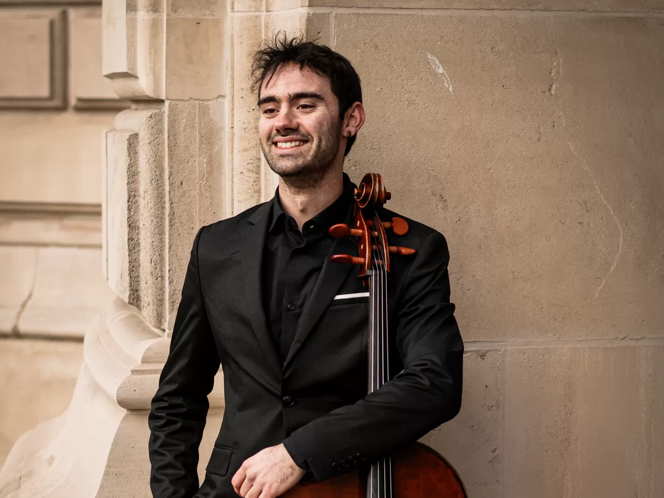 Alejandro Costa Martí mit seinem Cello
